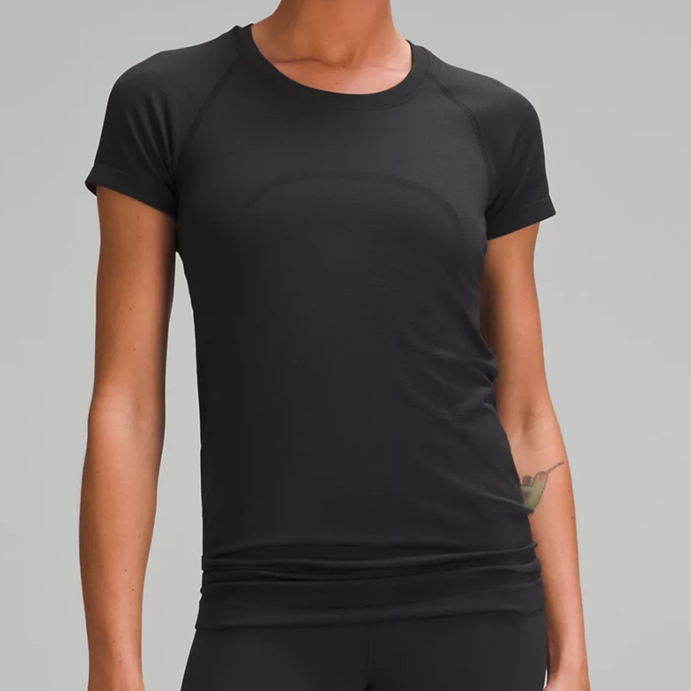 Lululemon Swiftly Tech Short-Sleeve Shirt 2.0
Hip Length